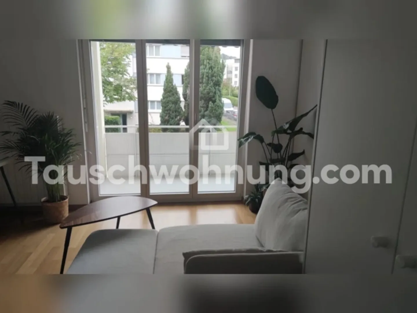 Renovated apartment with great layout - Photo 3 of 4