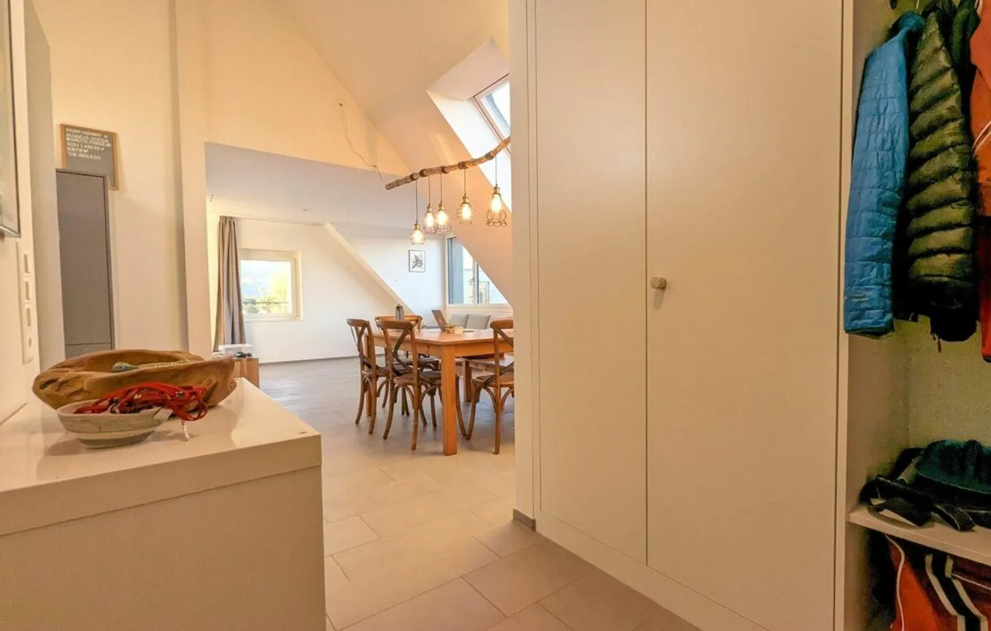 Appartement sous les combles de 2,5 pièces avec beaucoup de charme à louer dans un emplacement central - Photo 3 sur 15