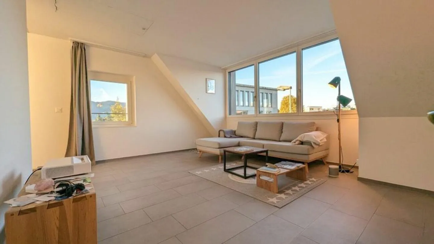 Appartement sous les combles de 2,5 pièces avec beaucoup de charme à louer dans un emplacement central - Photo 4 sur 15