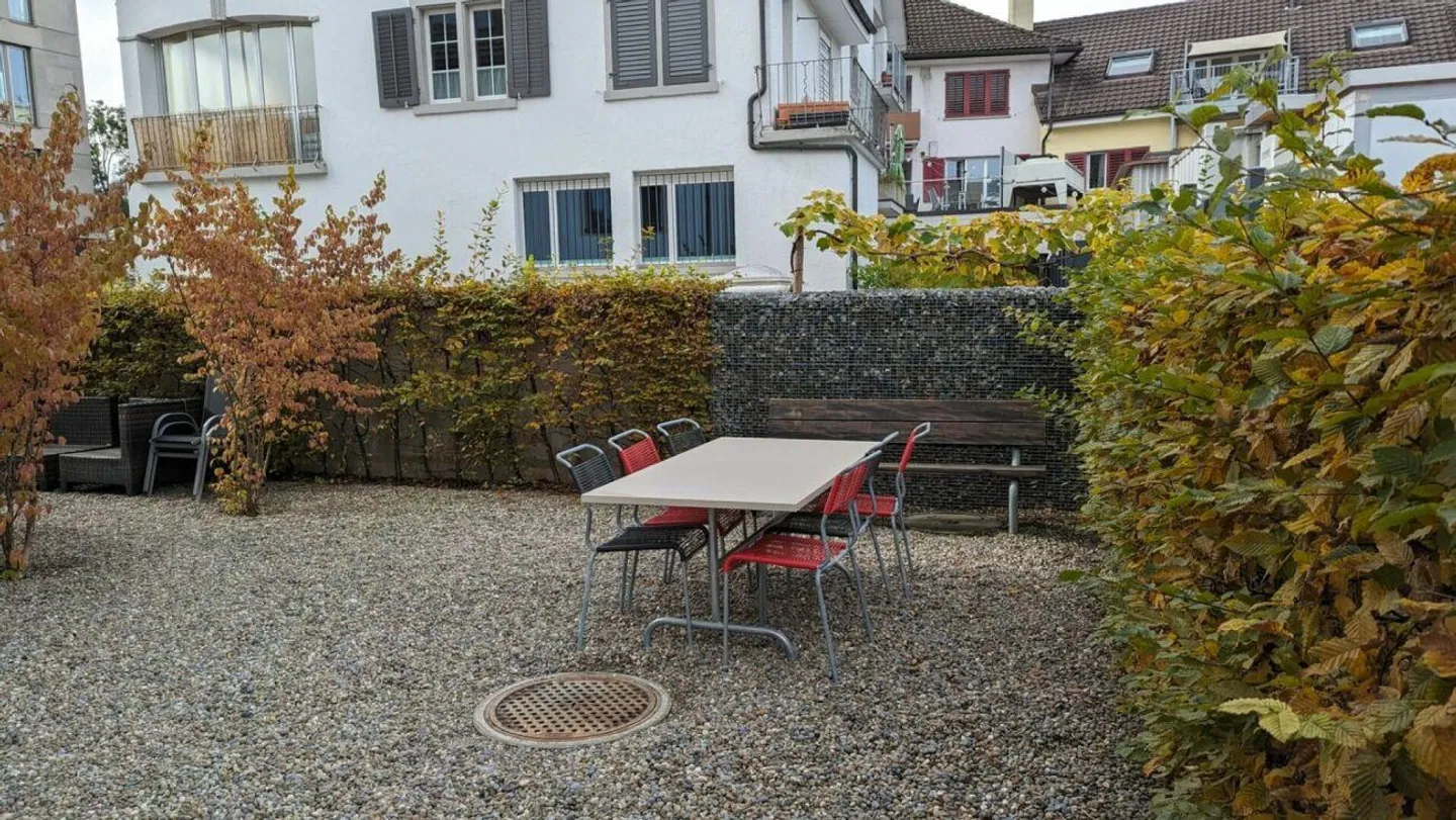 Appartement sous les combles de 2,5 pièces avec beaucoup de charme à louer dans un emplacement central - Photo 13 sur 15