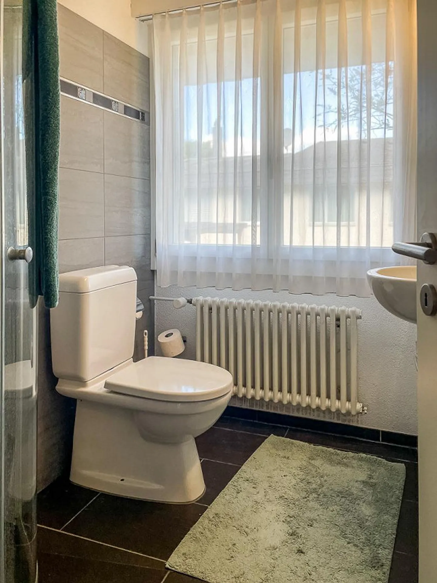 Charming 5.5-Room Single-Family House with Hot Tub in Würenlingen - Photo 11 of 14