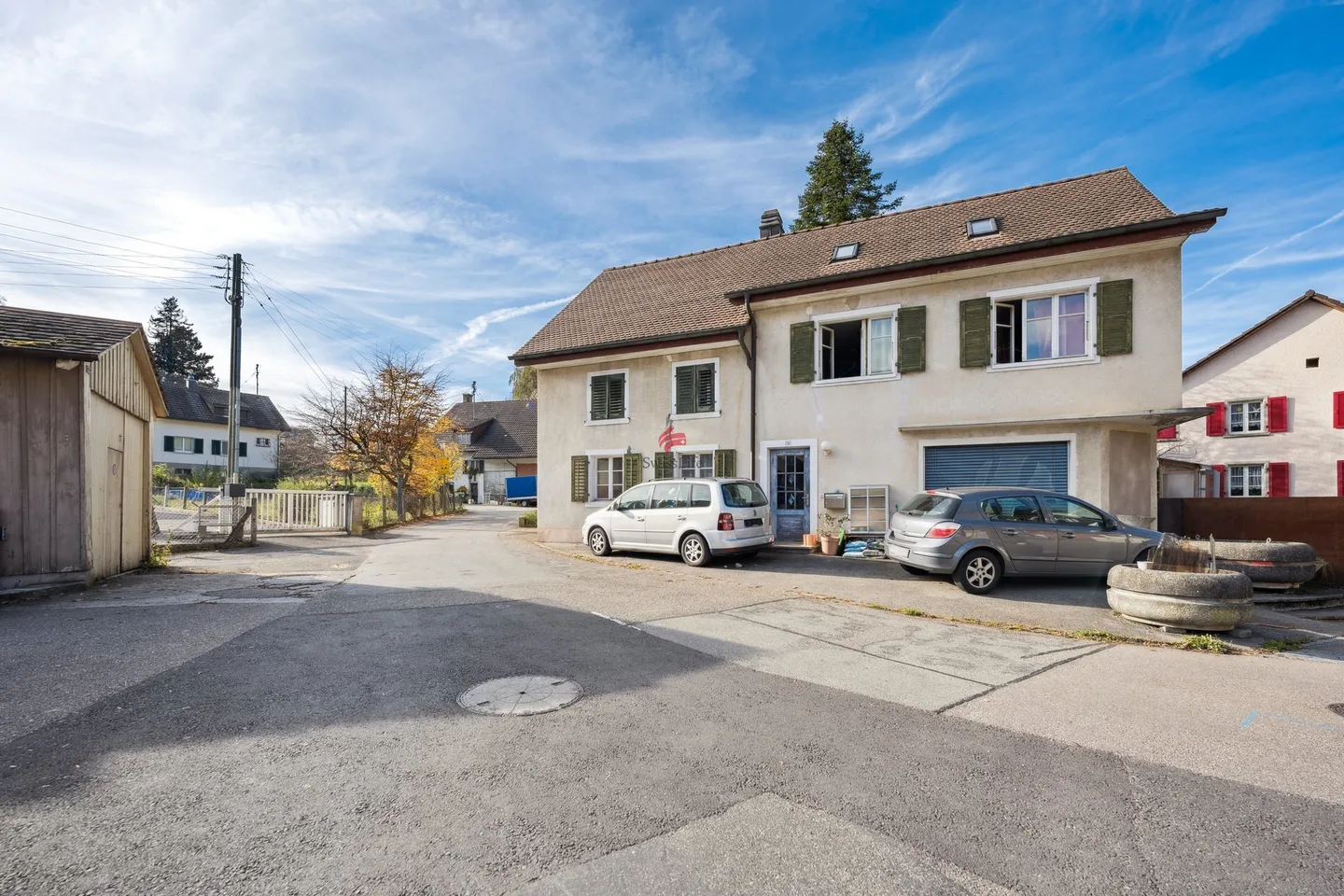 Zweifamilienhaus mit grossem Ausbaupotenzial  - Foto 1 von 11