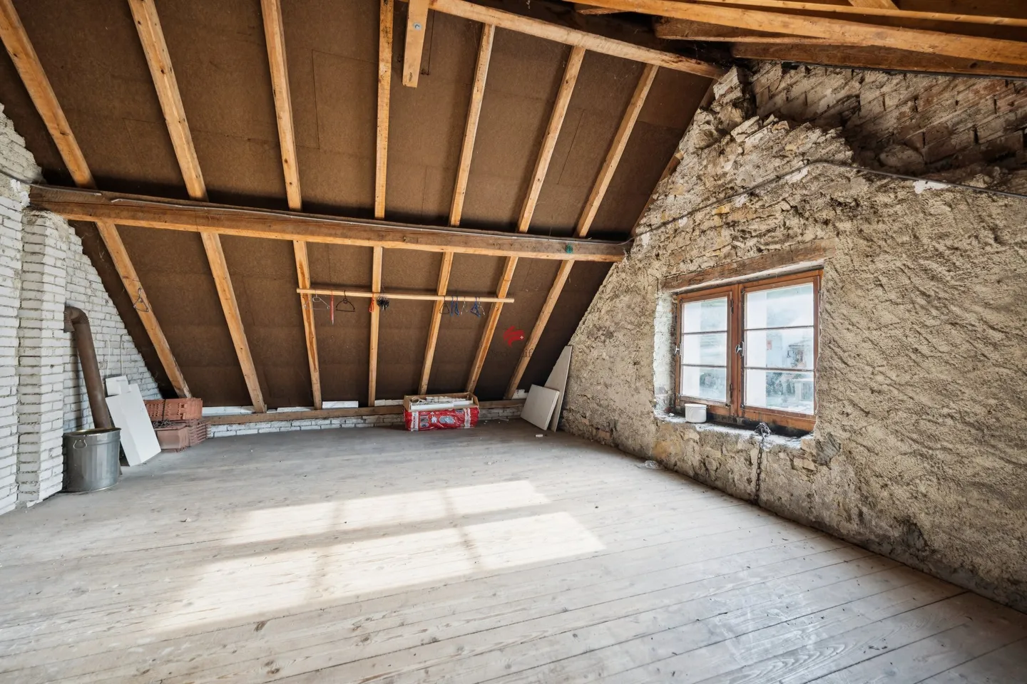 Zweifamilienhaus mit grossem Ausbaupotenzial  - Foto 9 von 11