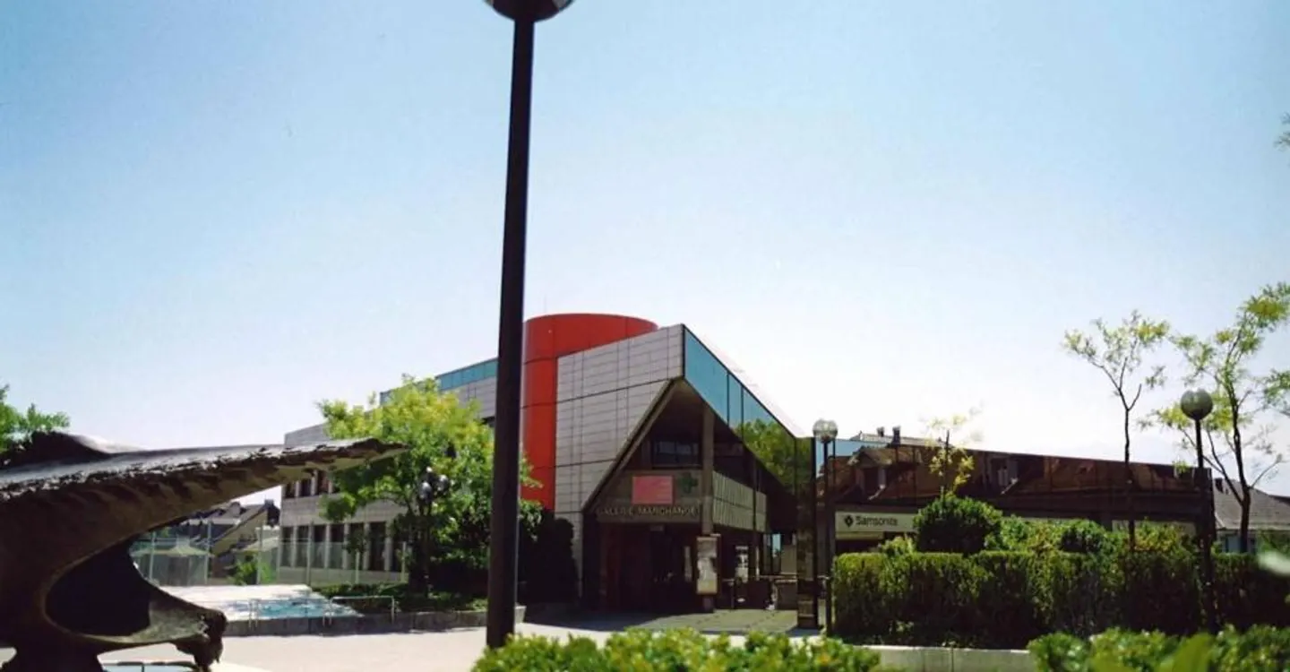 Building for sale - Photo 1 of 2