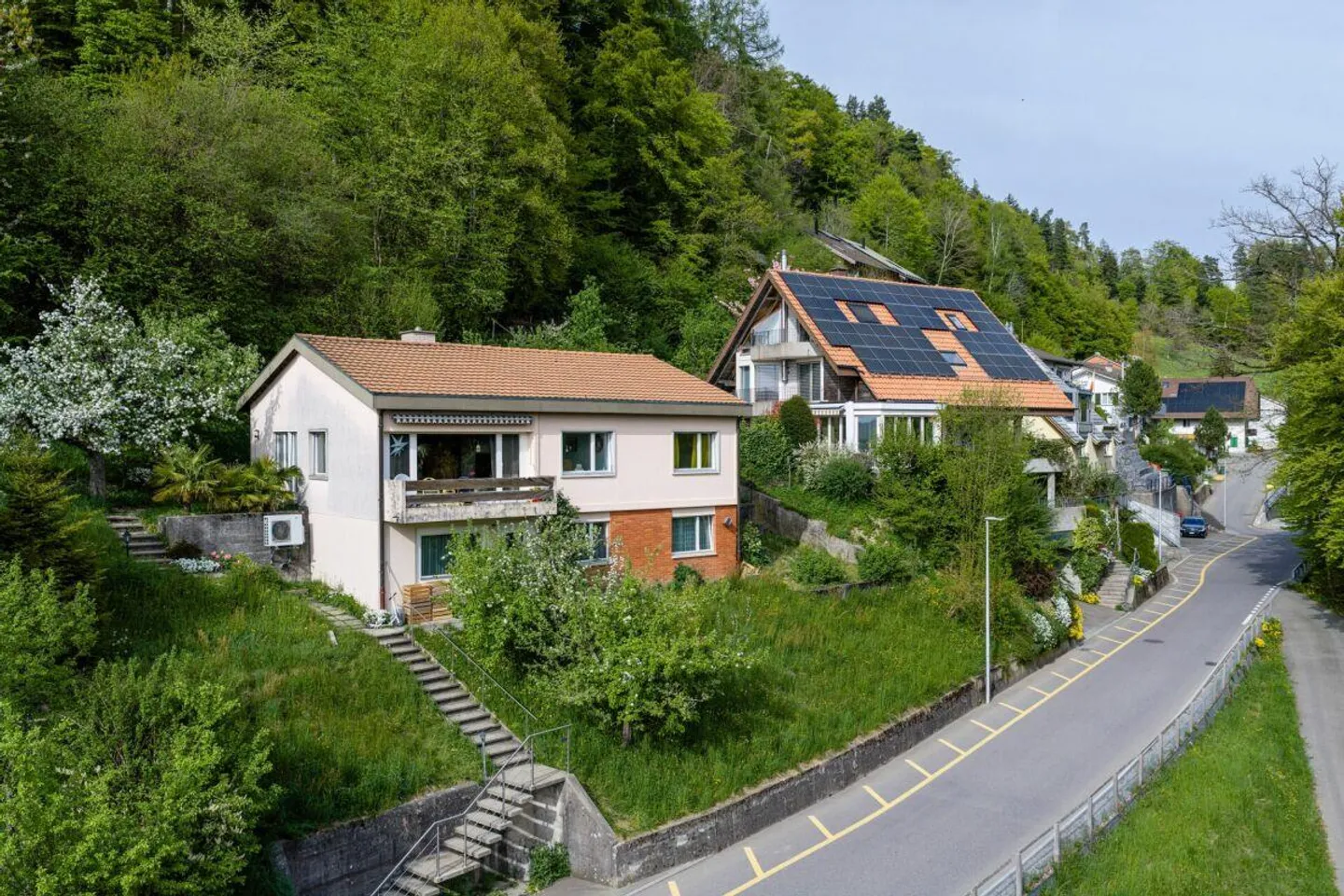 Einfamilienhaus mit Einliegerwohnung und Weitsicht - Foto 3 von 13