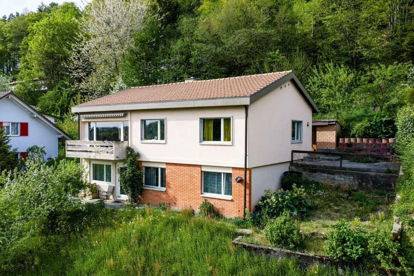 Einfamilienhaus mit Einliegerwohnung und Weitsicht - Foto 2 von 13