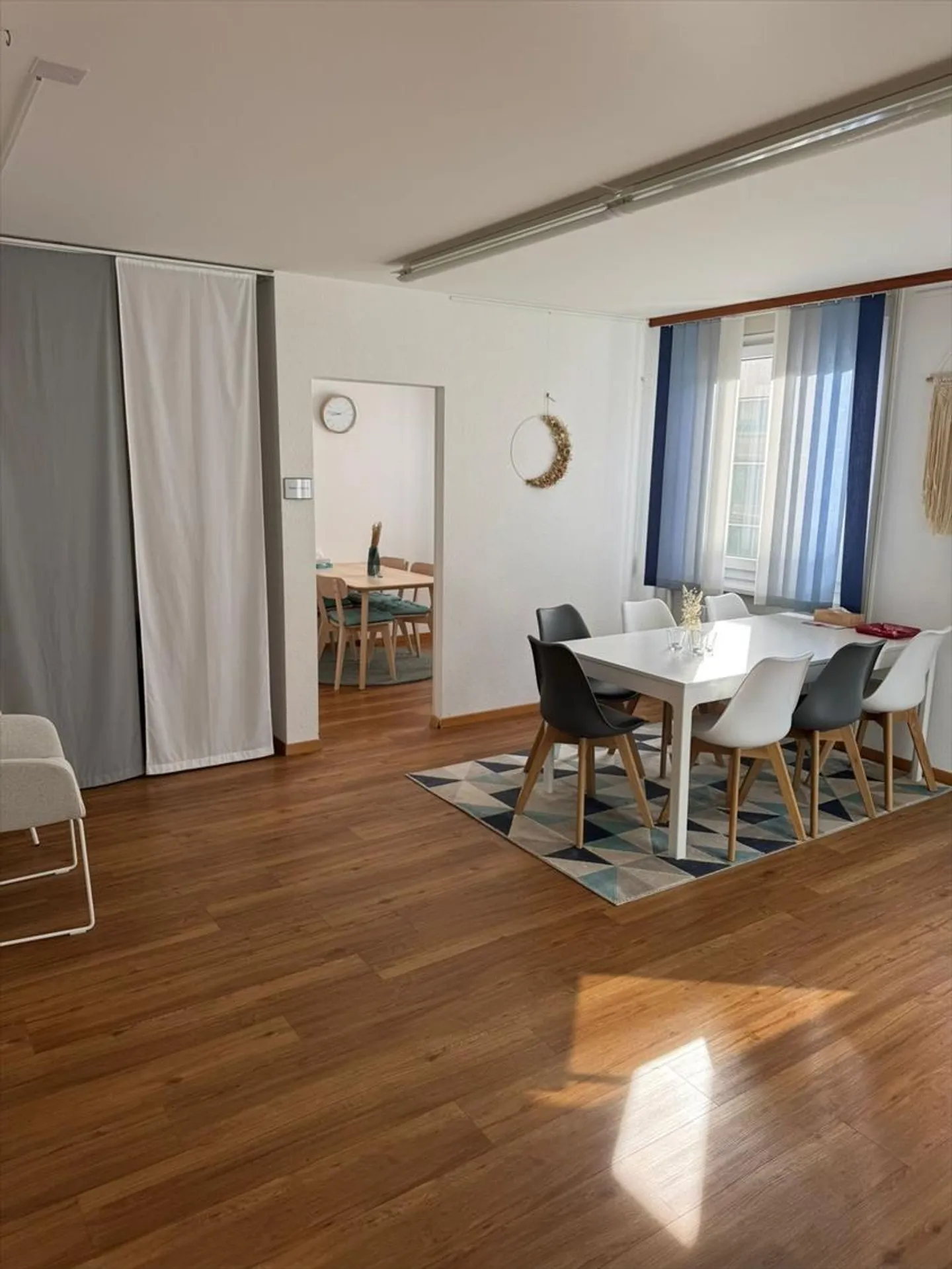 Bel espace lumineux - Idéal pour bureau ou cabinet médical ! - Photo 2 sur 6