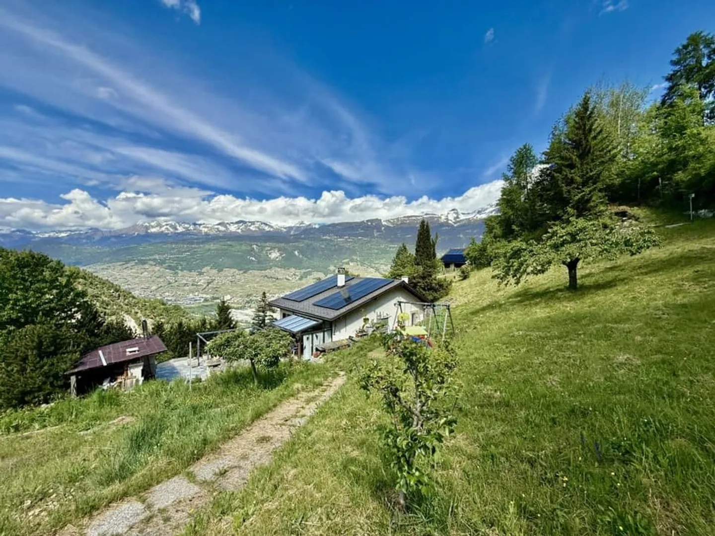 Einfamilienhaus mit Baugrundstück - Foto 2 von 11