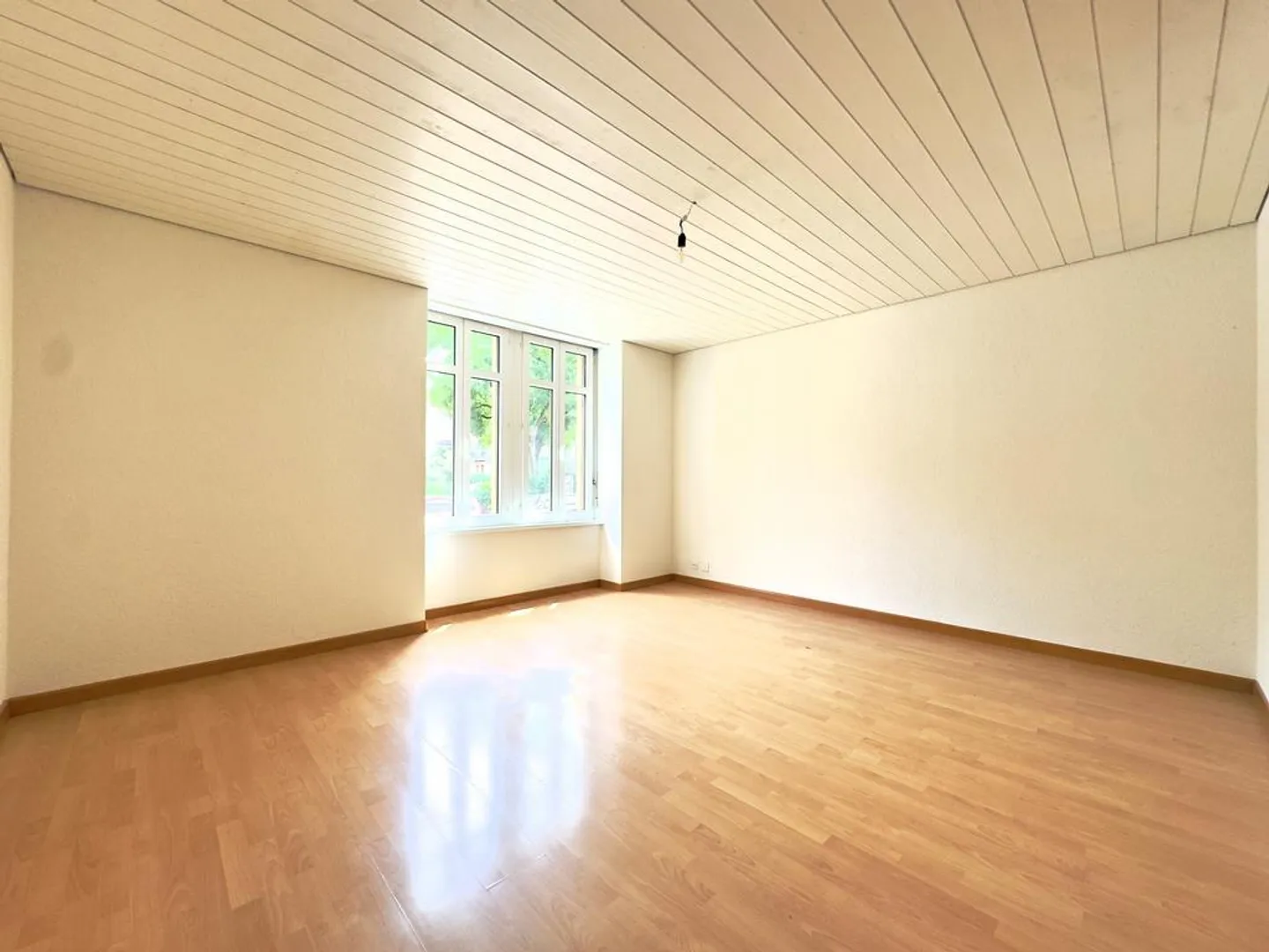 2-room apartment with quiet balcony overlooking greenery - Photo 5 of 8