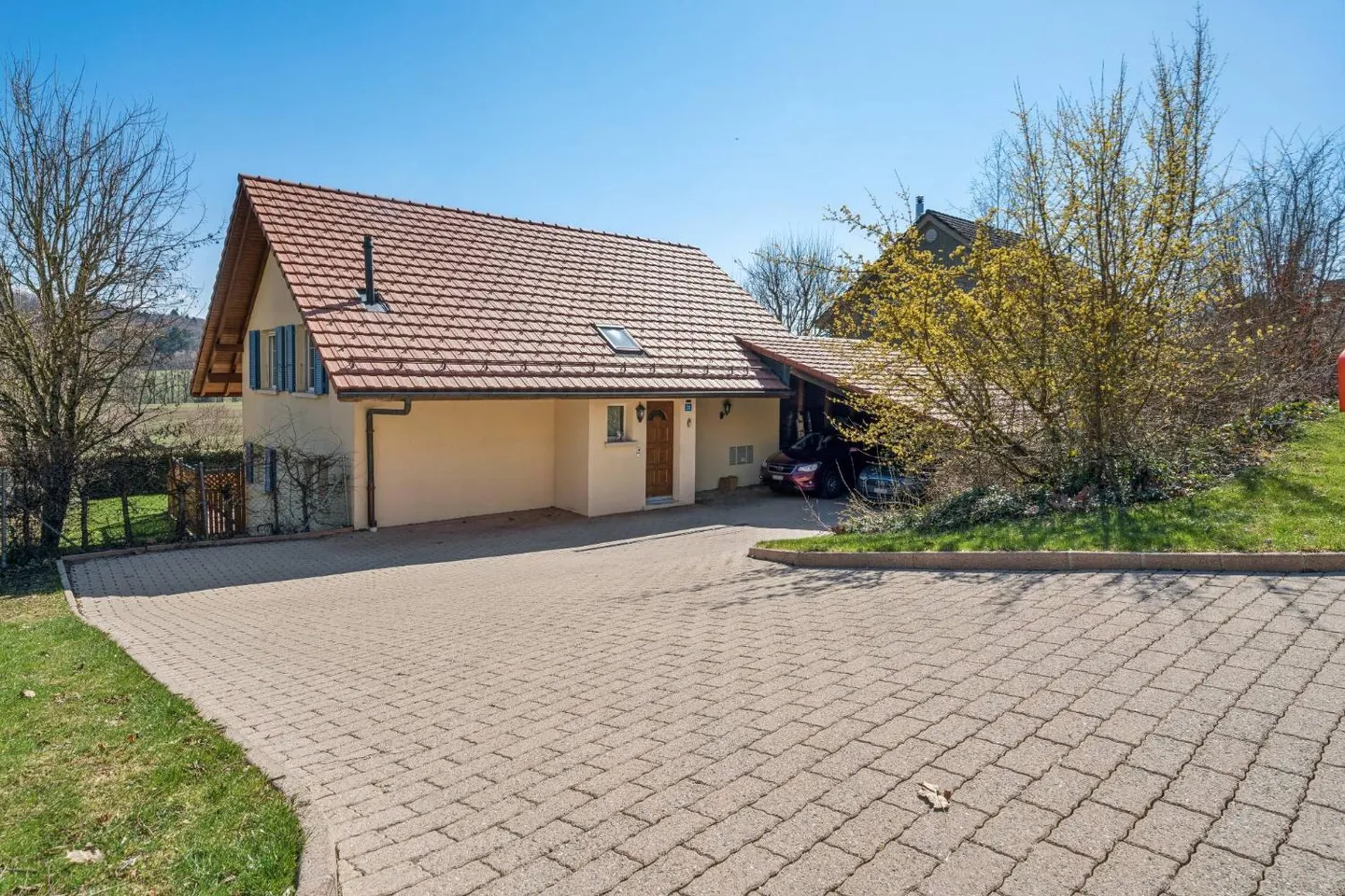 Charmante freistehende Villa im Grünen in Lausanne - Foto 2 von 13