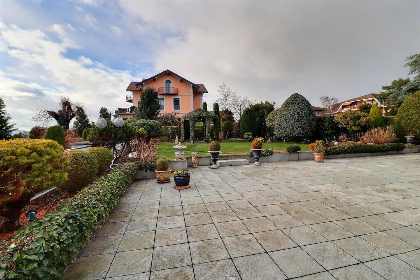 Magnifico appartamento in viager occupato senza affitto. Vista lago e porto privato. - Foto 3 di 13