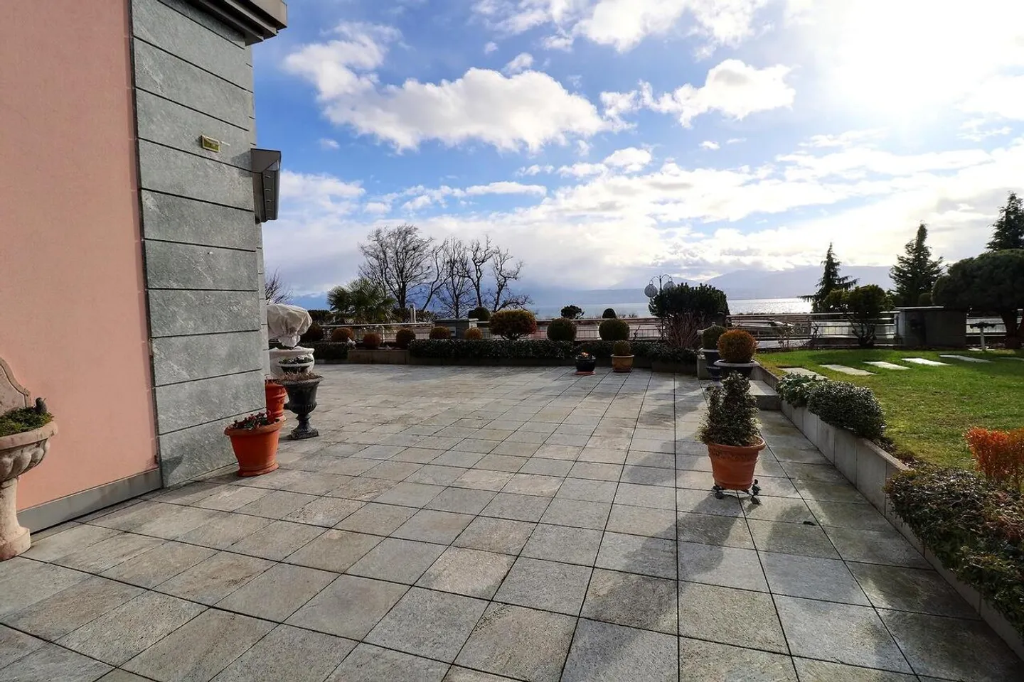Magnifico appartamento in viager occupato senza affitto. Vista lago e porto privato. - Foto 5 di 13