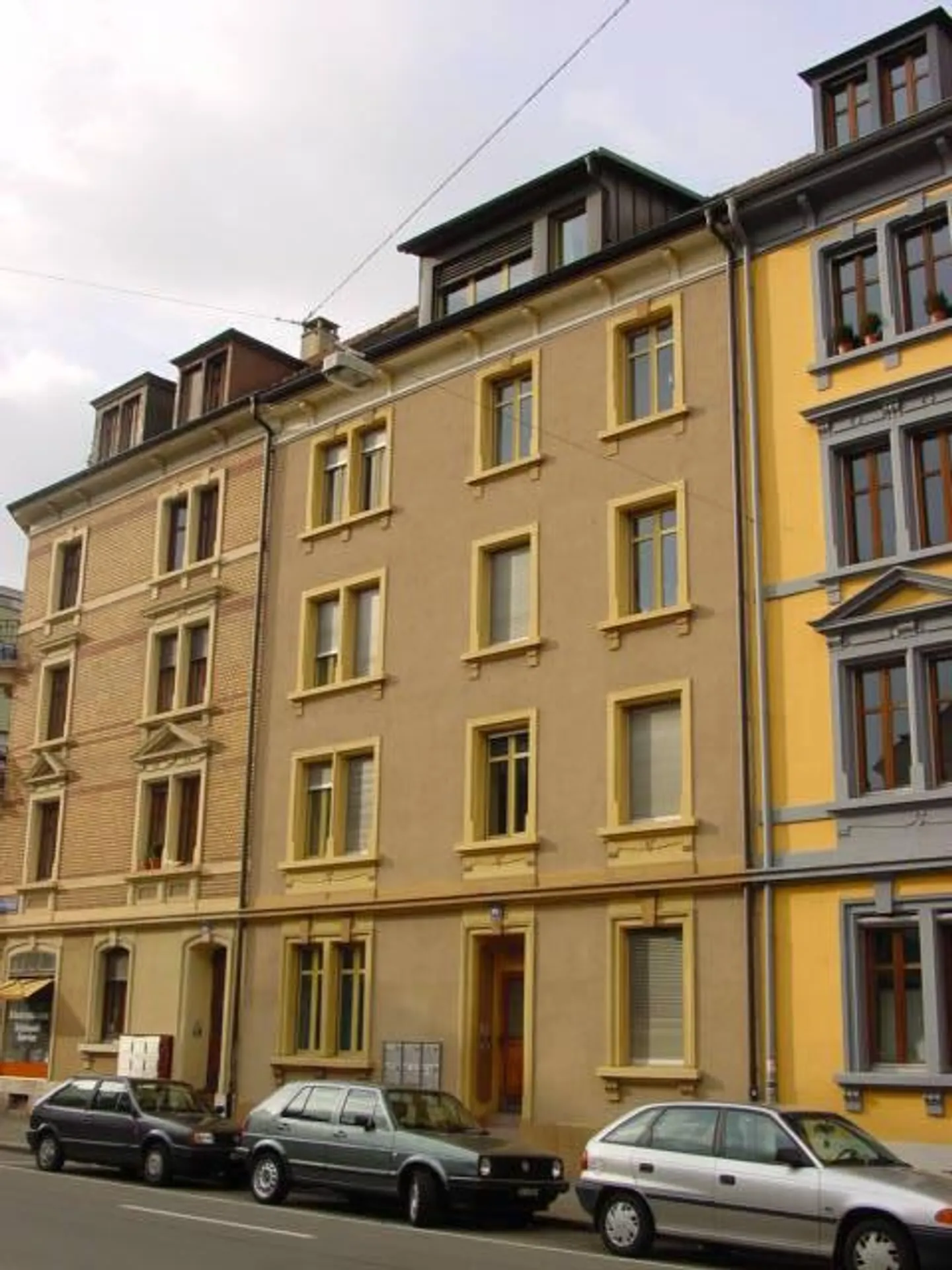 2-room apartment with quiet balcony overlooking greenery - Photo 1 of 8