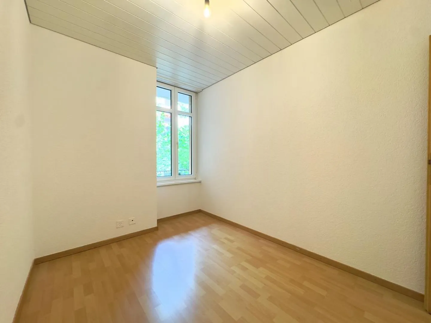 2-room apartment with quiet balcony overlooking greenery - Photo 7 of 8