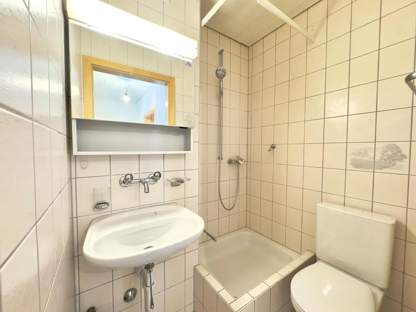 2-room apartment with quiet balcony overlooking greenery - Photo 8 of 8