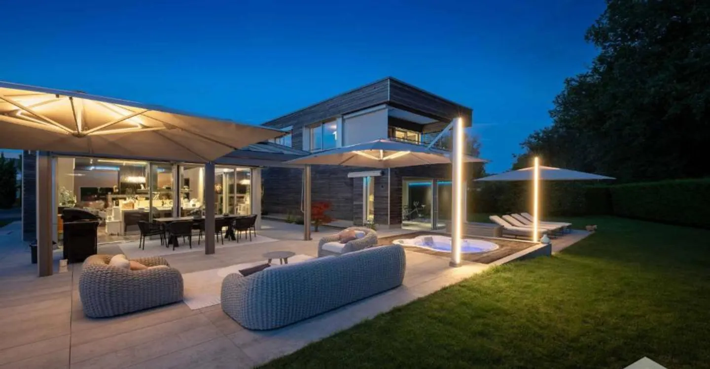 Villa 8,5 Zimmer - Foto 1 von 13