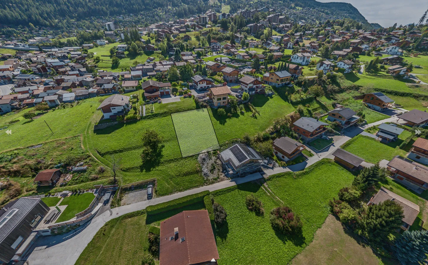 Baugrundstück von 600m2 mit Baugenehmigung in der Nähe des Zentrums - Foto 3 von 6