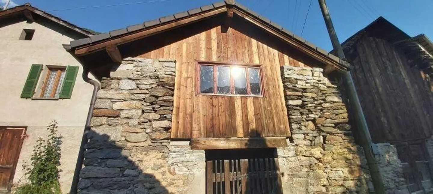Rustico partially renovated in a sunny, quiet location with a view - Photo 2 of 13