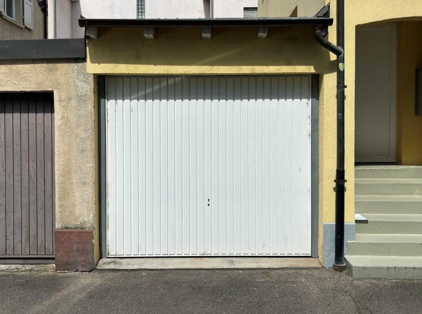 Garage for Rent in Binningen - Photo 1 of 3
