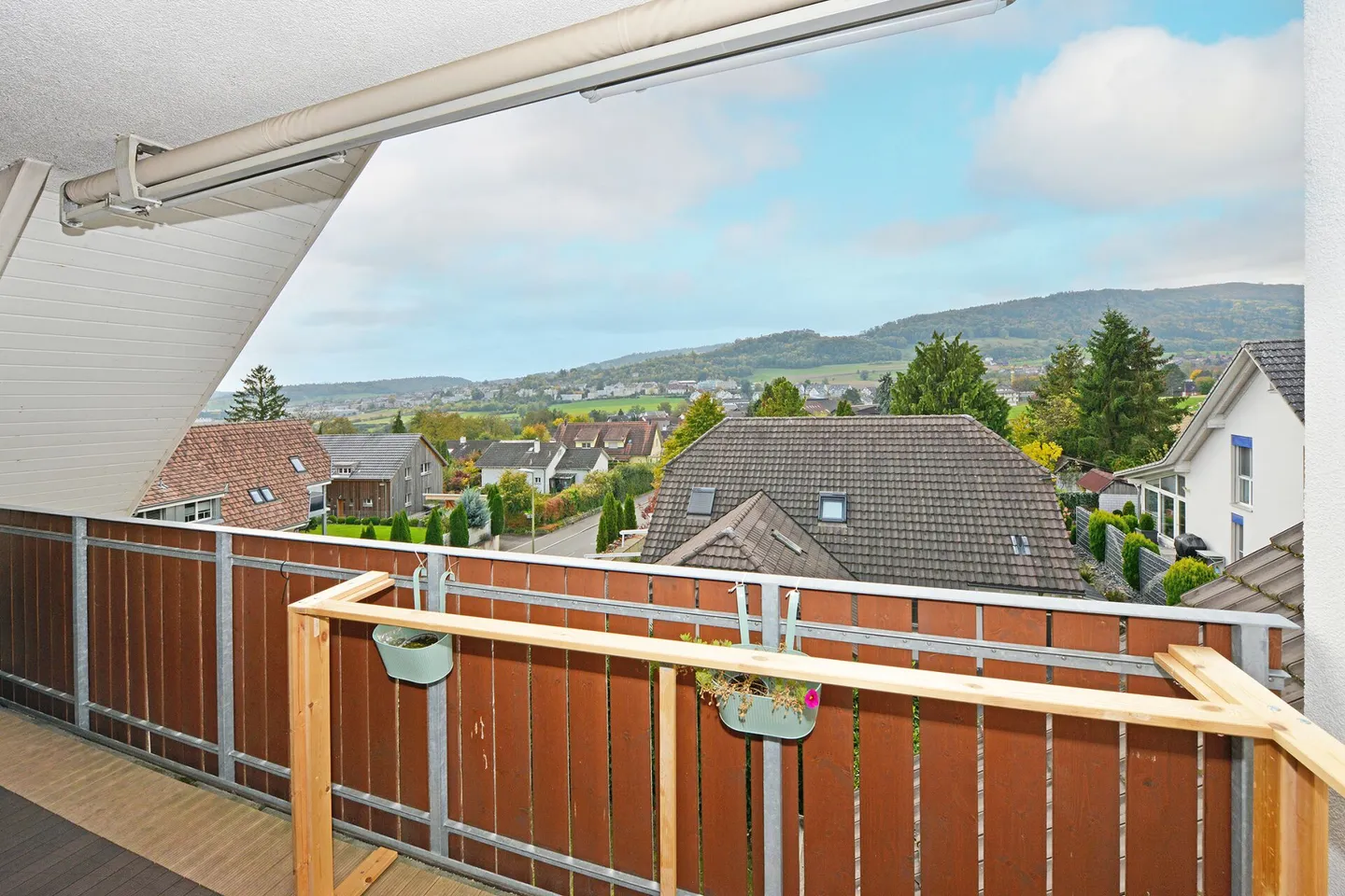 6.5-Room Attic Maisonette Apartment in the Green - Photo 2 of 12