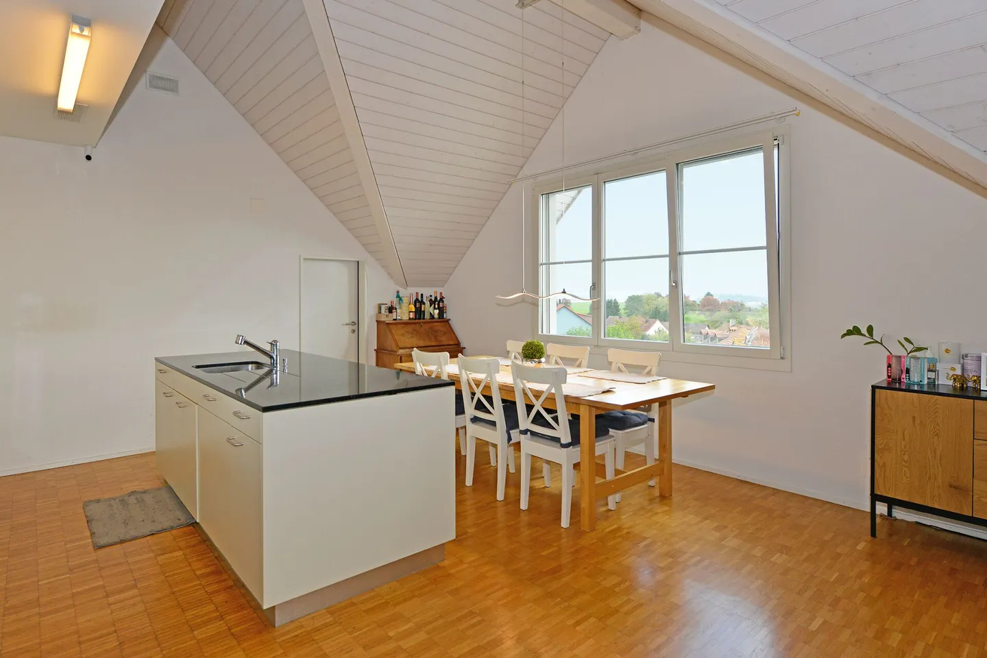 6.5-Room Attic Maisonette Apartment in the Green - Photo 4 of 12