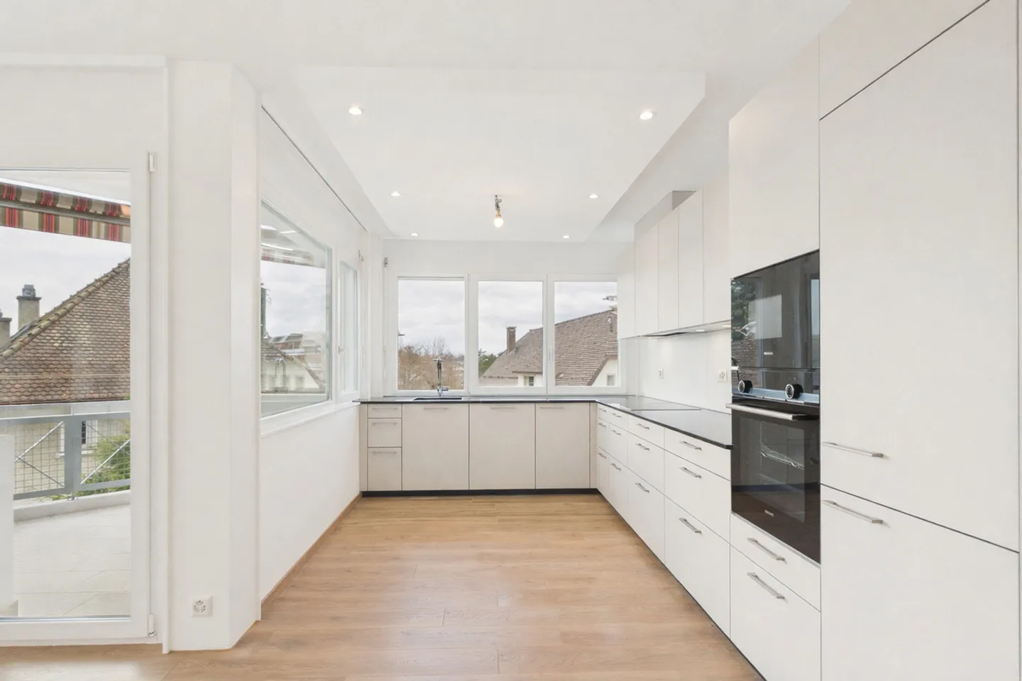 Geräumige 5,5-Zimmer-Wohnung, 2025 renoviert + unabhängiges Studio inklusive - Prilly - Foto 5 von 10