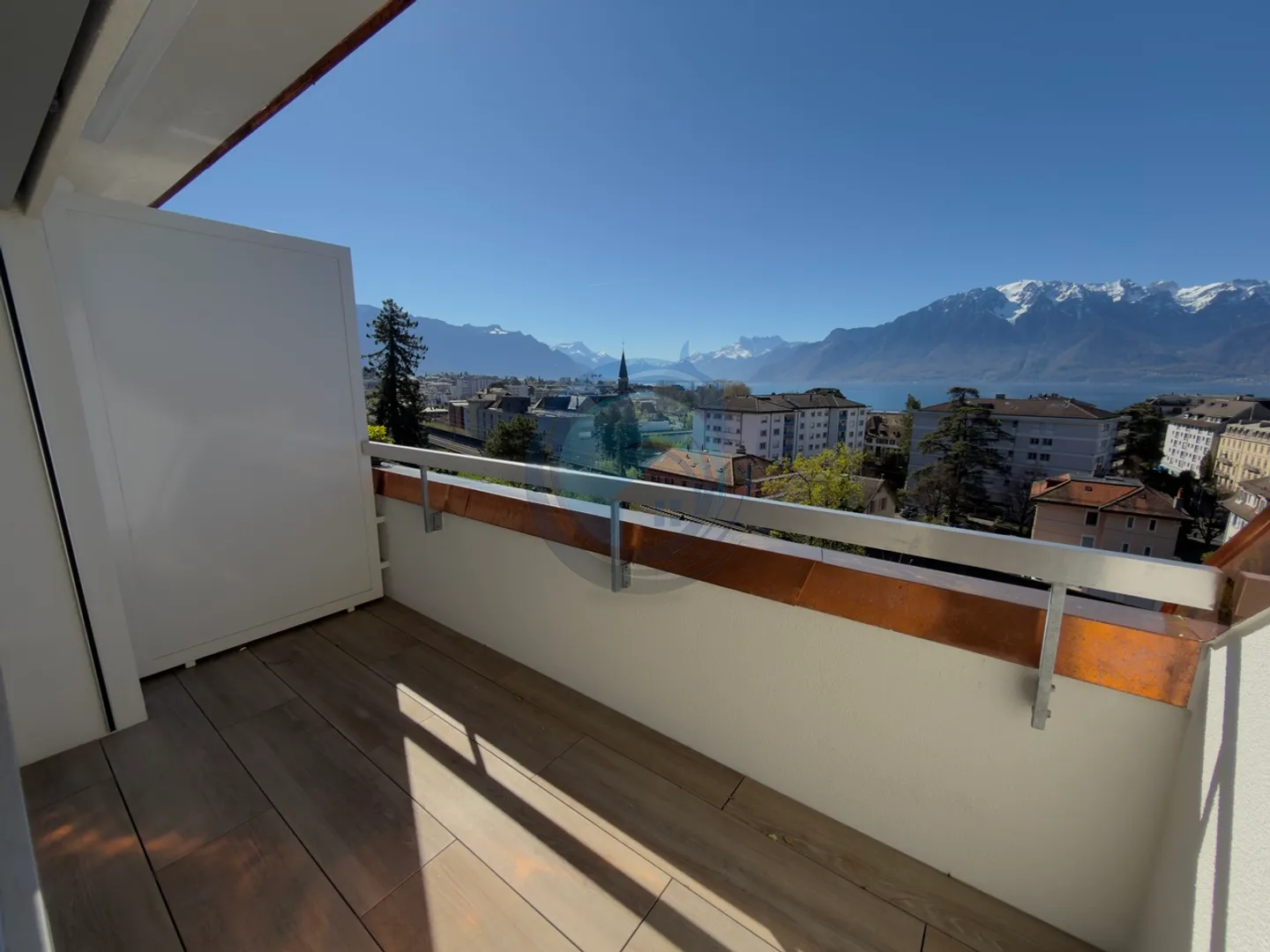 Appartement Charmant avec Vue sur le Lac - Photo 11 sur 15