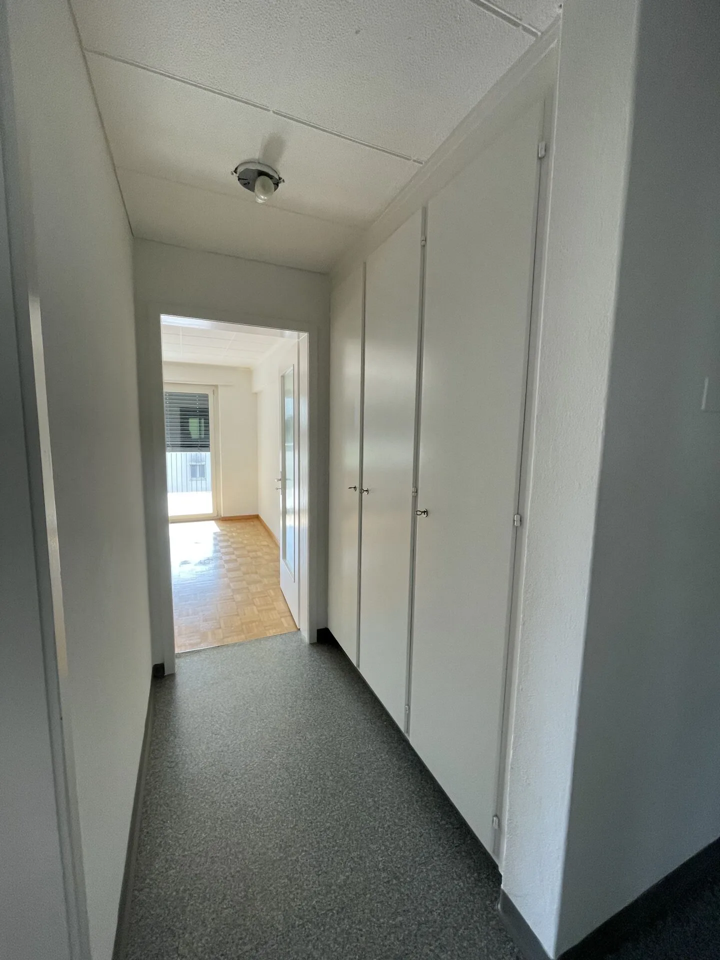 Helle 3.5-Zimmerwohnung mit Balkon - Foto 8 von 13