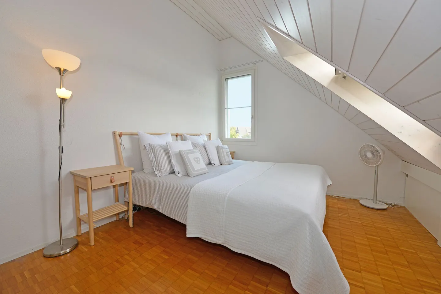 6.5-Room Attic Maisonette Apartment in the Green - Photo 6 of 12