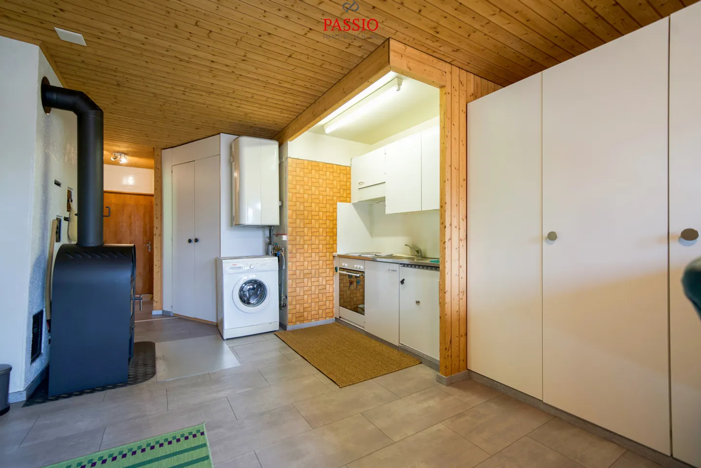 Profitable multi-family house with 4 horse boxes and development potential - Photo 8 of 31