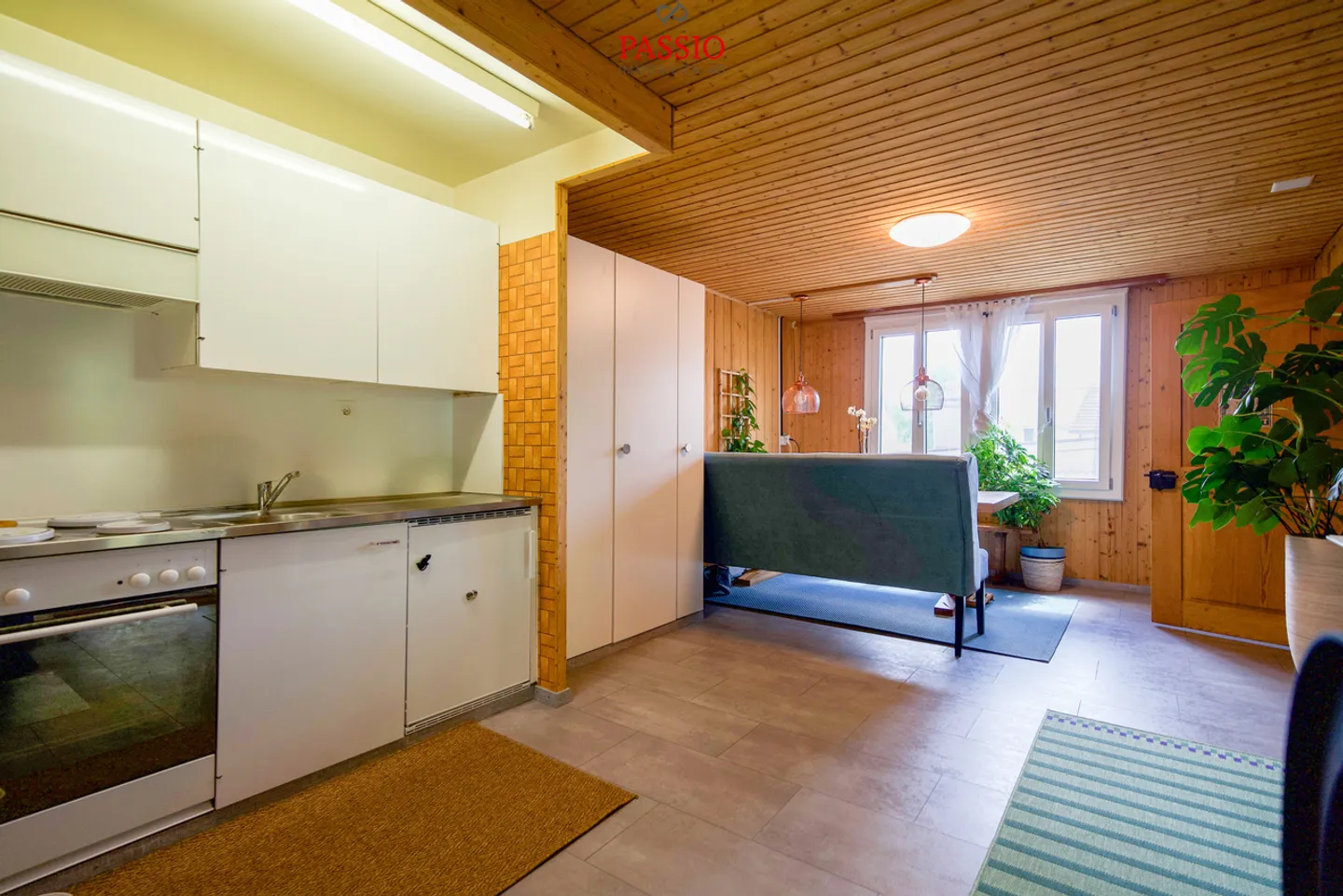 Profitable multi-family house with 4 horse boxes and development potential - Photo 9 of 31