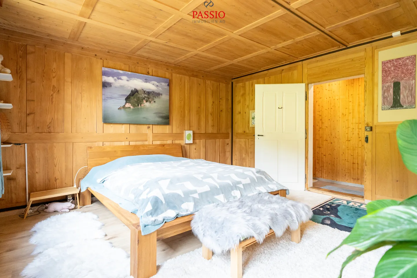 Profitable multi-family house with 4 horse boxes and development potential - Photo 11 of 31