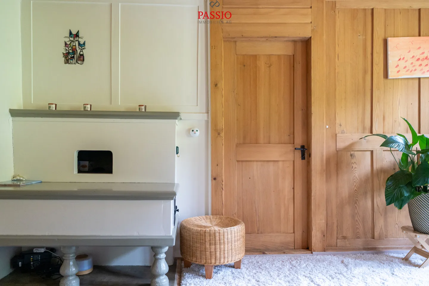 Profitable multi-family house with 4 horse boxes and development potential - Photo 12 of 31