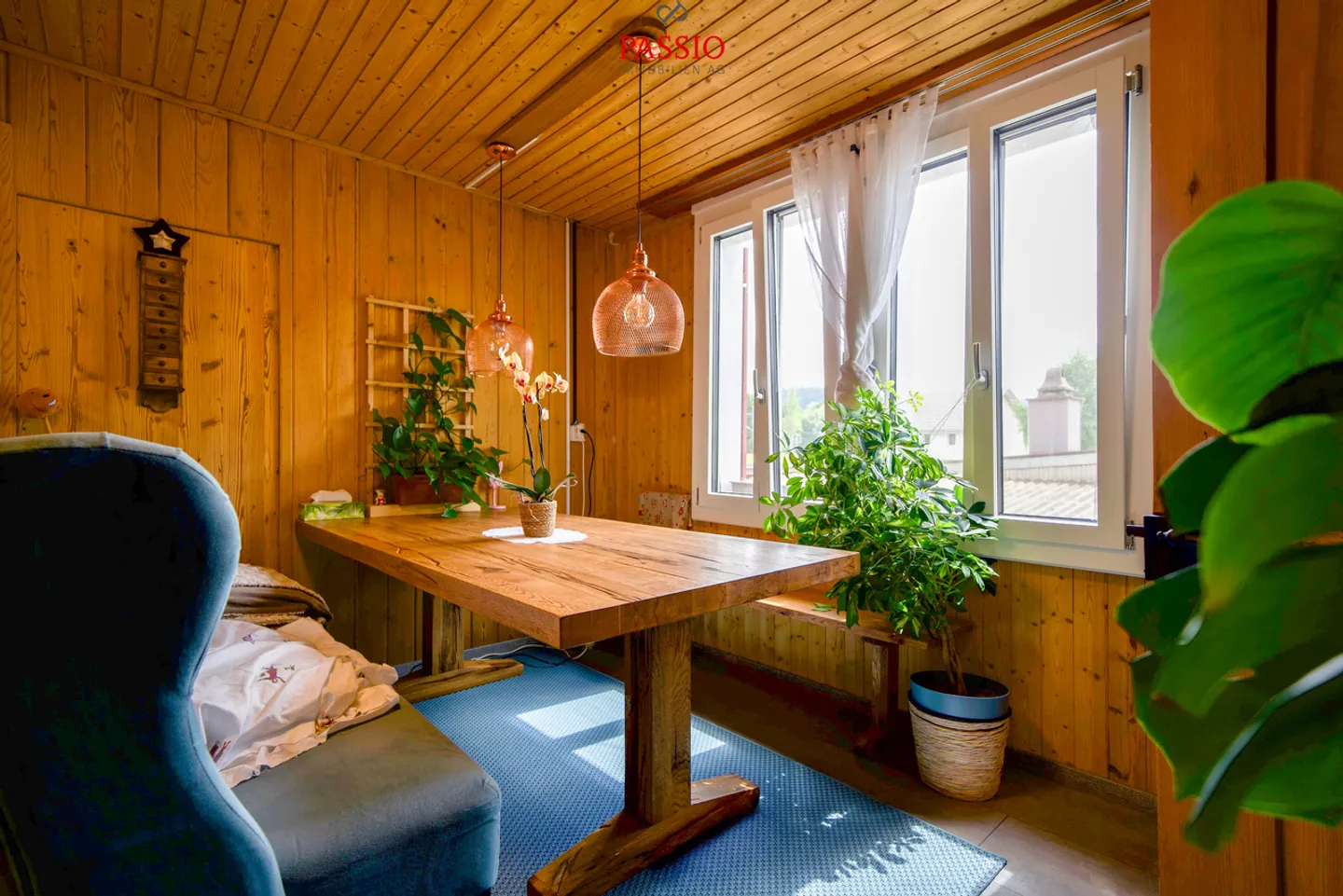 Profitable multi-family house with 4 horse boxes and development potential - Photo 14 of 31