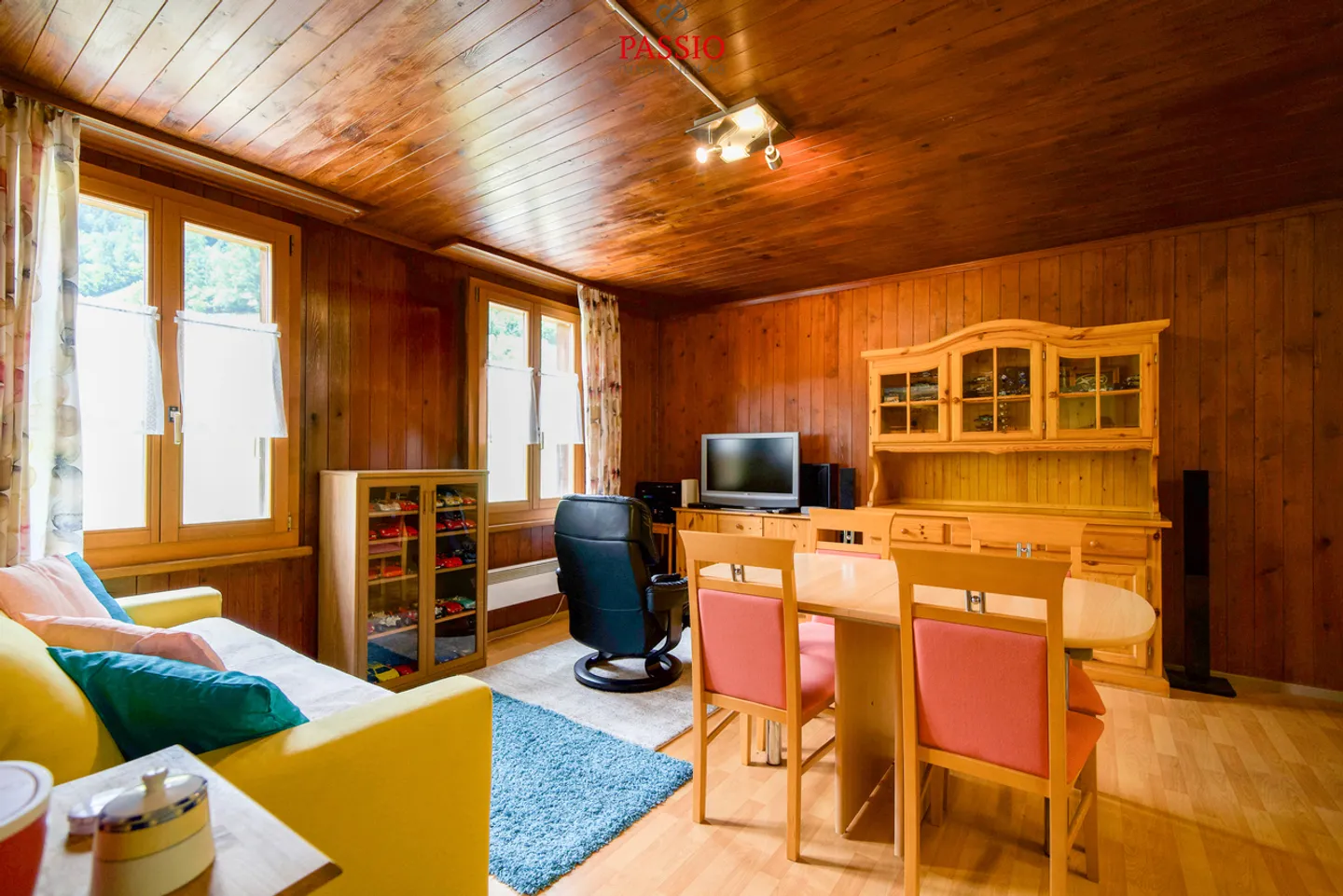 Profitable multi-family house with 4 horse boxes and development potential - Photo 16 of 31