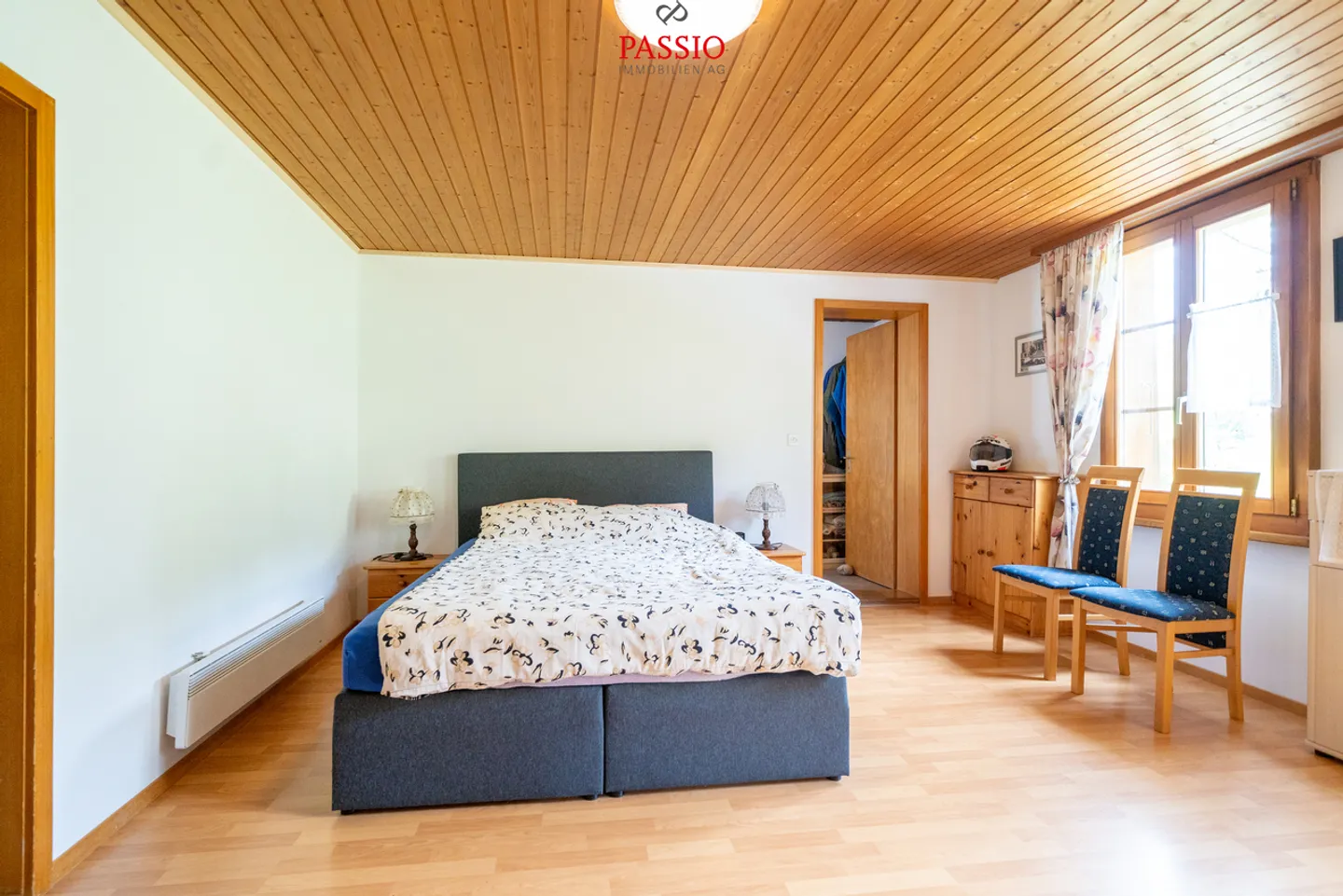 Profitable multi-family house with 4 horse boxes and development potential - Photo 17 of 31