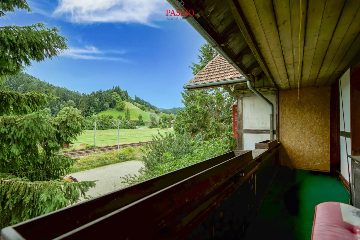 Profitable multi-family house with 4 horse boxes and development potential - Photo 21 of 31