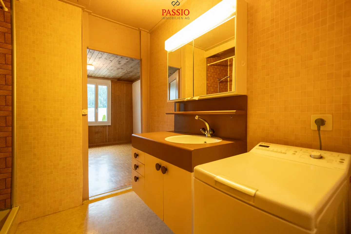 Profitable multi-family house with 4 horse boxes and development potential - Photo 27 of 31