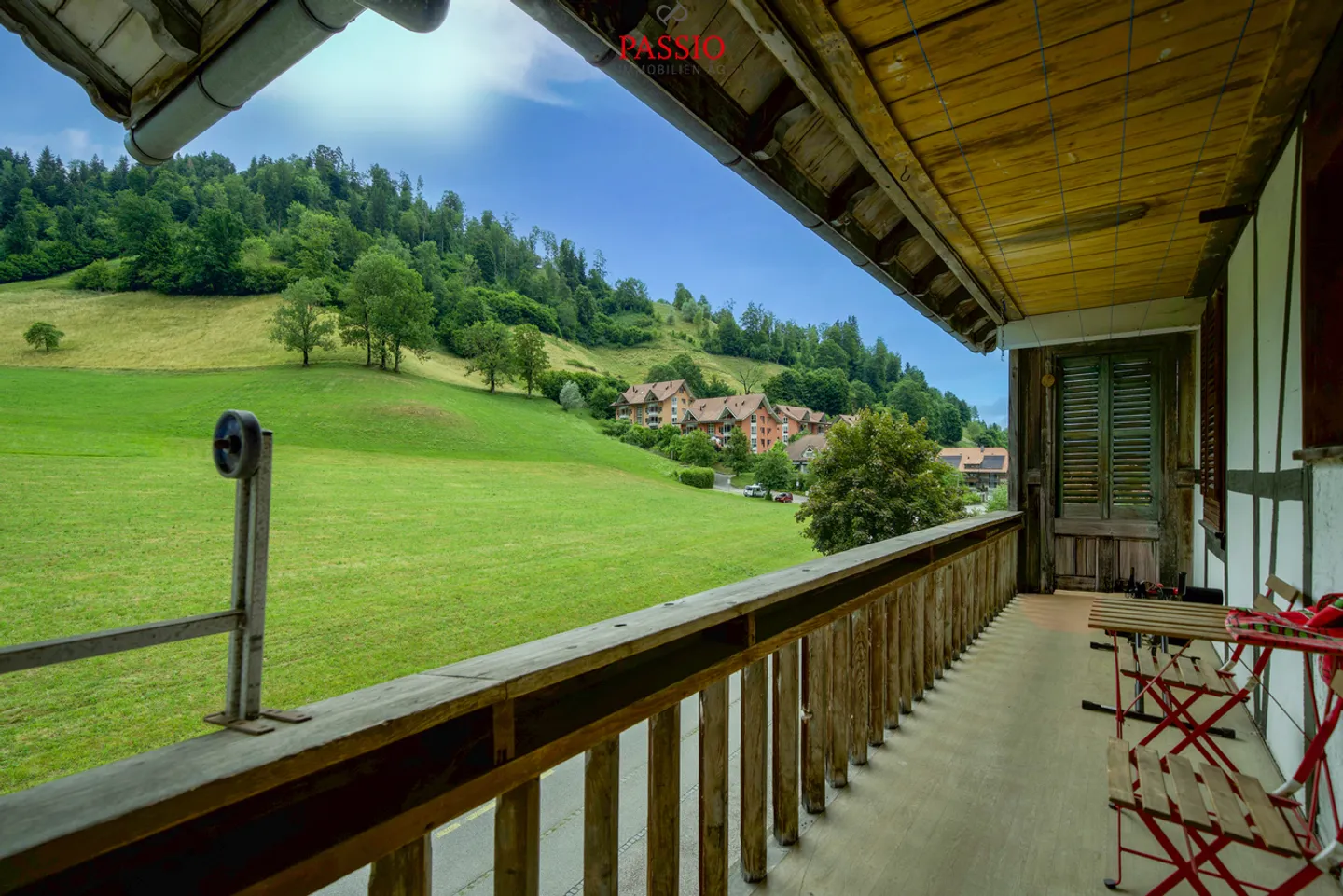 Profitable multi-family house with 4 horse boxes and development potential - Photo 28 of 31