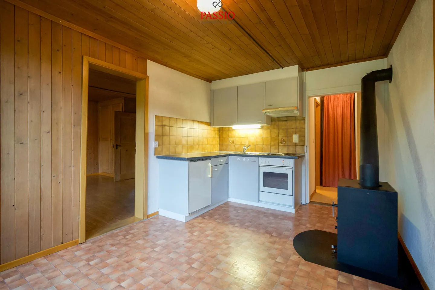 Profitable multi-family house with 4 horse boxes and development potential - Photo 23 of 31