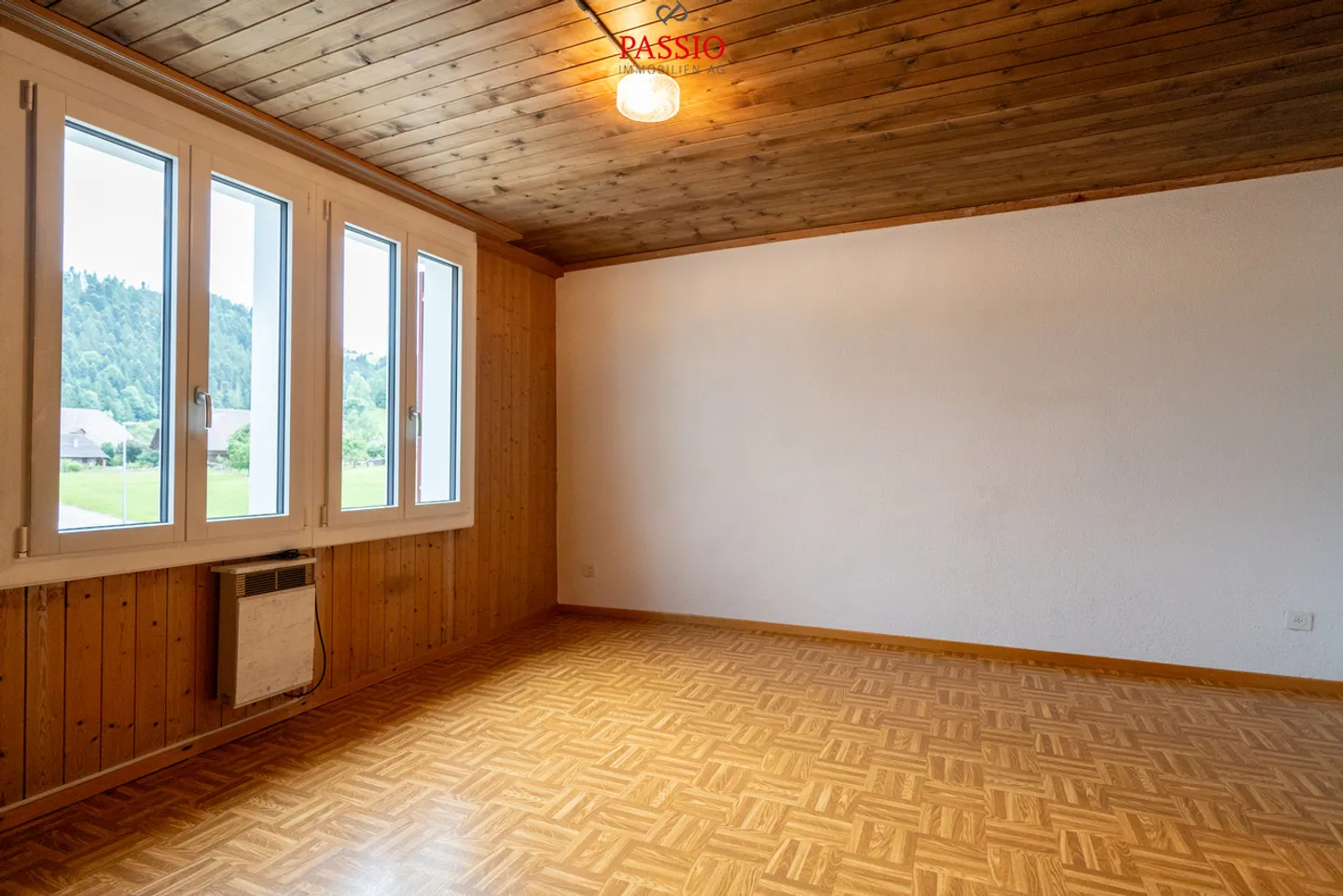 Profitable multi-family house with 4 horse boxes and development potential - Photo 25 of 31