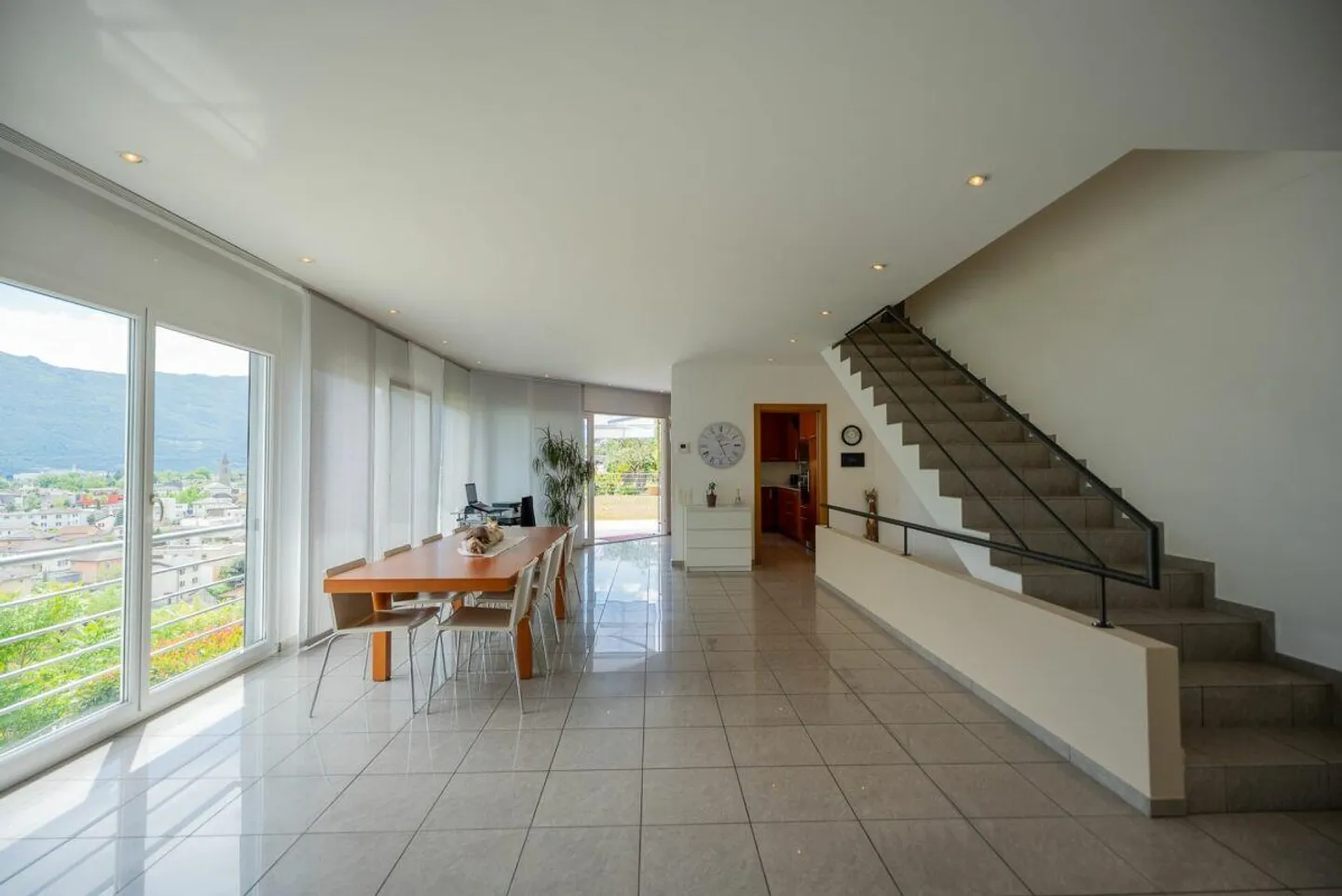 We are selling a beautiful villa in Monte Carasso - Photo 6 of 17