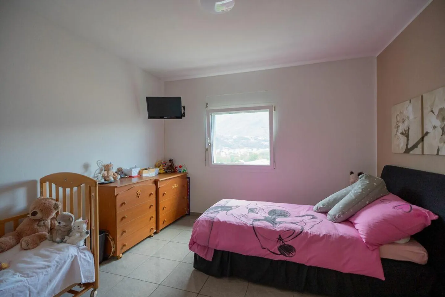 We are selling a beautiful villa in Monte Carasso - Photo 15 of 17