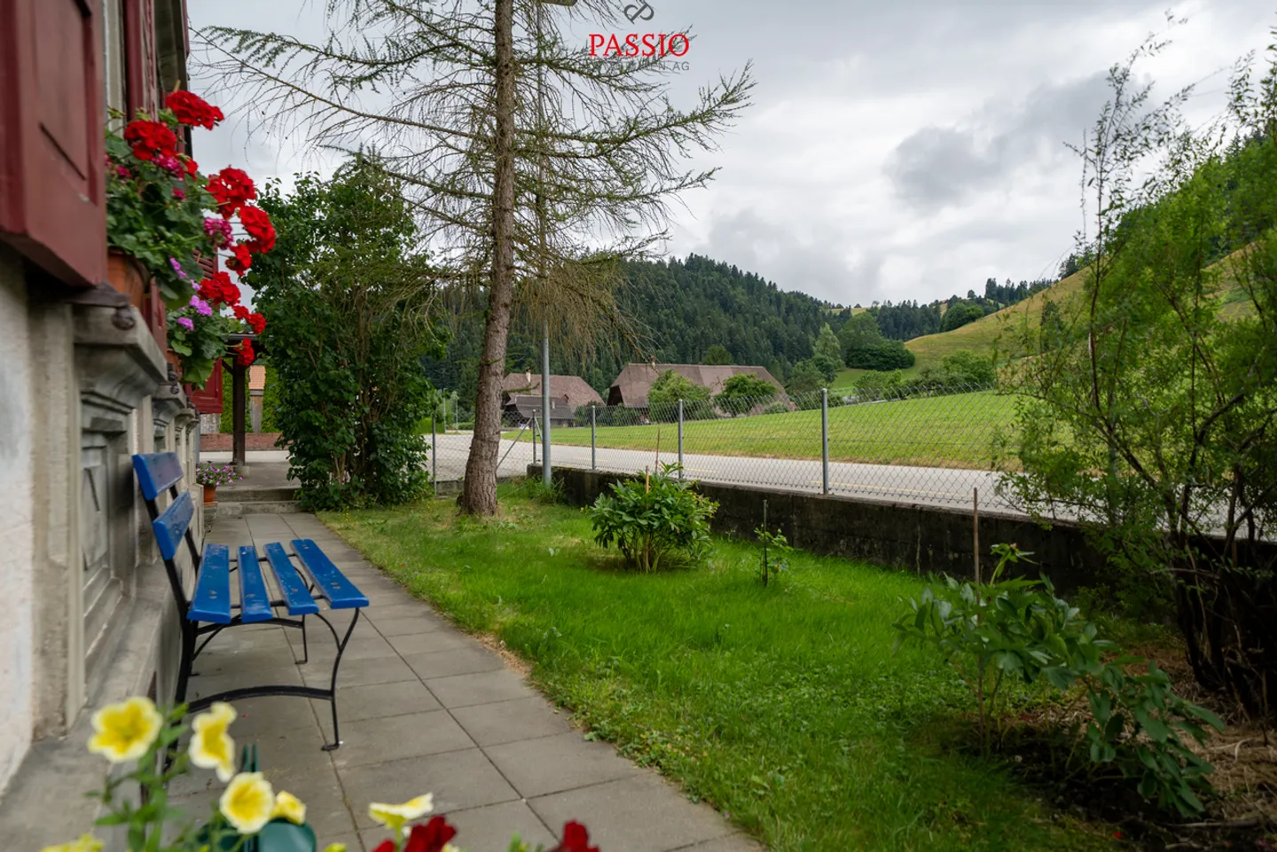 Profitable multi-family house with 4 horse boxes and development potential - Photo 30 of 31