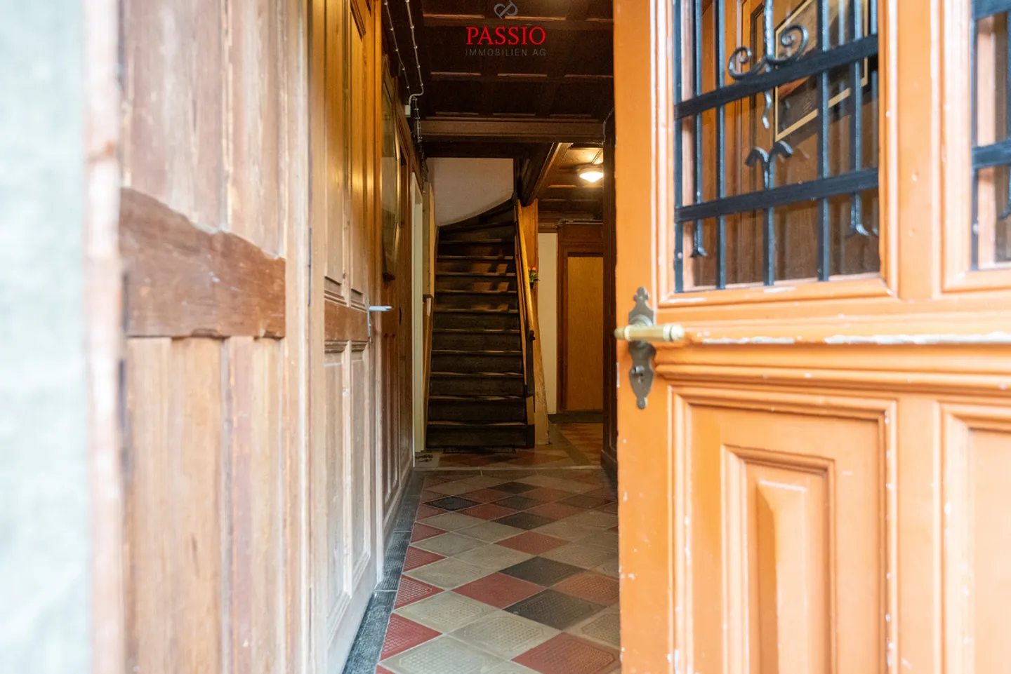 Profitable multi-family house with 4 horse boxes and development potential - Photo 29 of 31