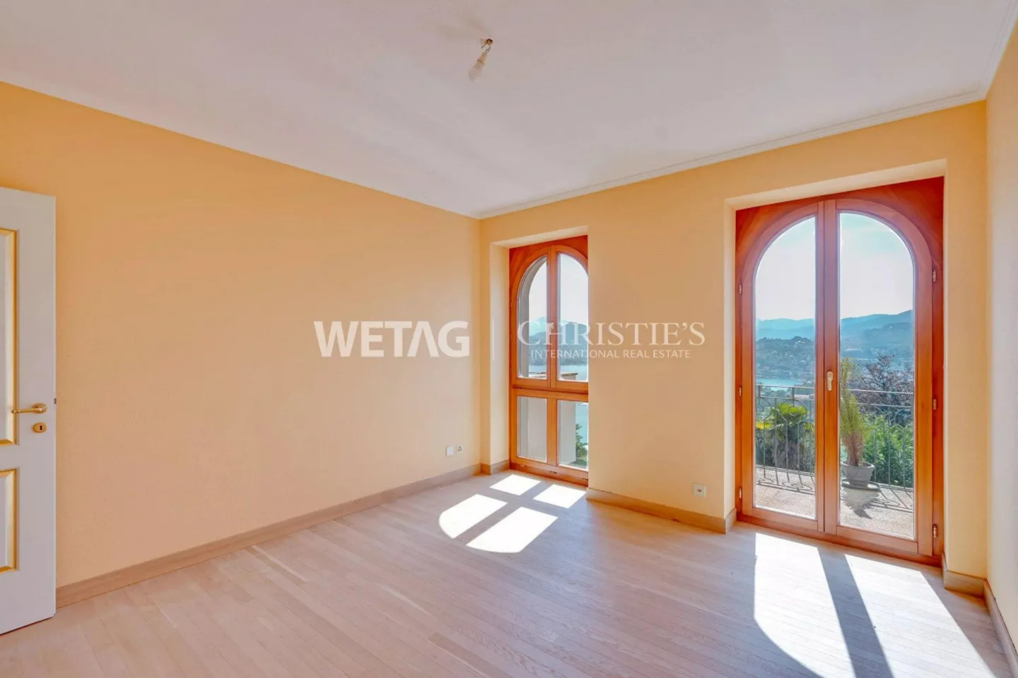 Lugano-Ruvigliana: appartamento elegante con vista mozzafiato sul lago, piscina e giardino in vendita - Foto 4 di 12