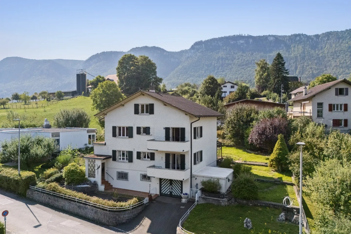 Casa Multi-Familiare a Moutier - Foto 1 di 11