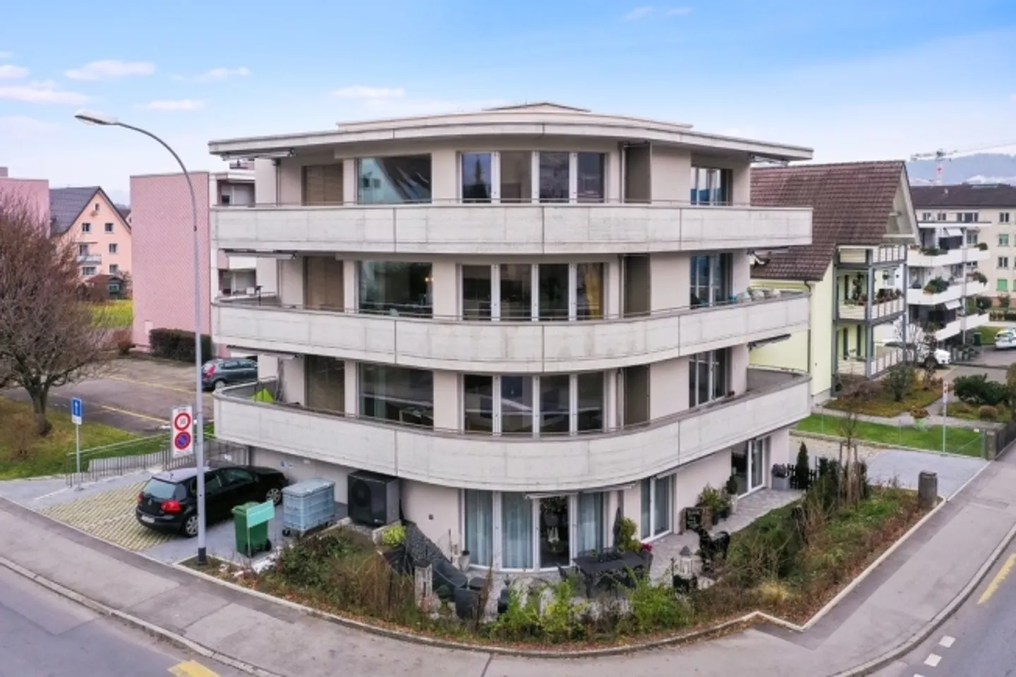 Modern Apartment with Loggia - Photo 1 of 1