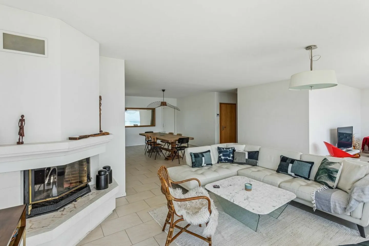 Beautiful penthouse with 200 m2 terrace and stunning view in Montreux - Photo 3 of 9