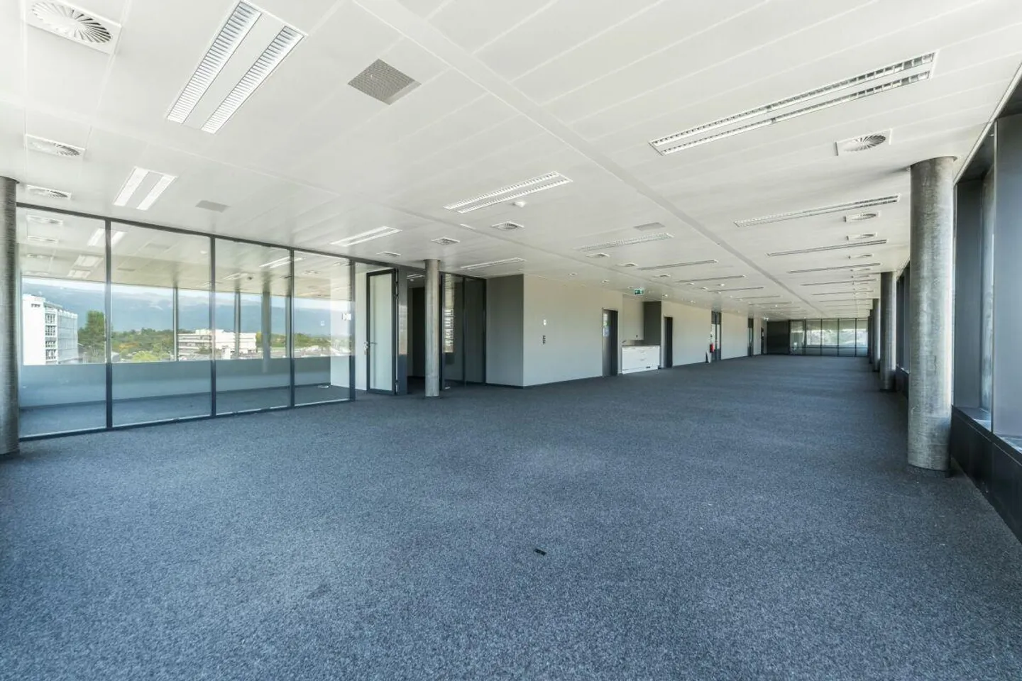 Office space of 975m² - Photo 4 of 7